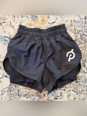 Lululemon x peloton shorts size 4 black color